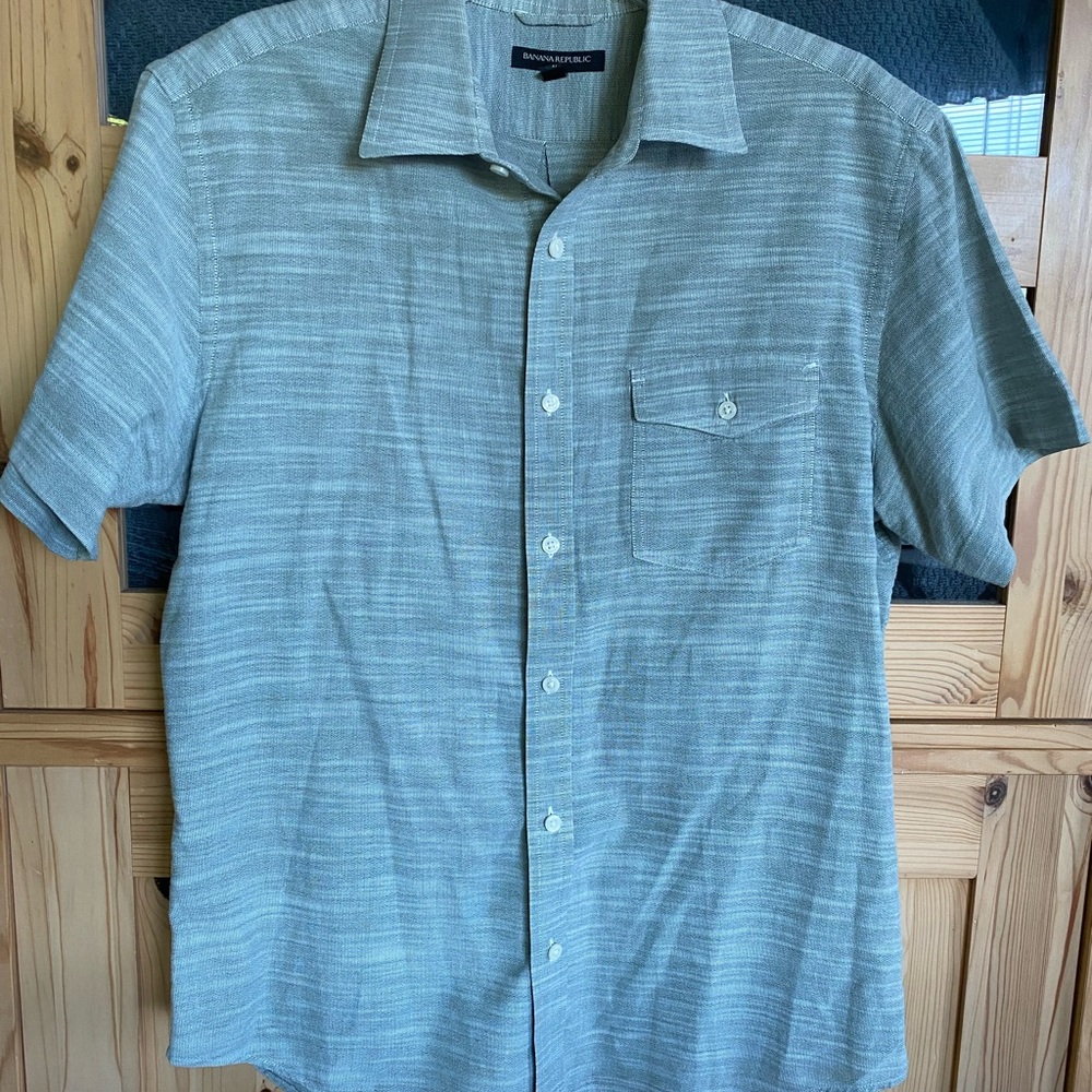 Banana Republic Light Gray Casual Button Down Shirt NWOT